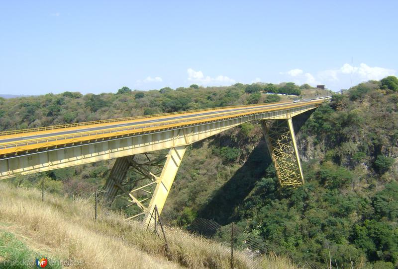 Fotos de Puente Grande, Jalisco: Barranca de Oblatos y Puente Ing. Fernando Espinosa. Noviembre/2011