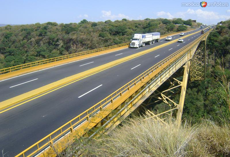 Fotos de Puente Grande, Jalisco: La Autopista Guadalajara-Zapotlanejo y el Puente Ing. Fernando Espinosa