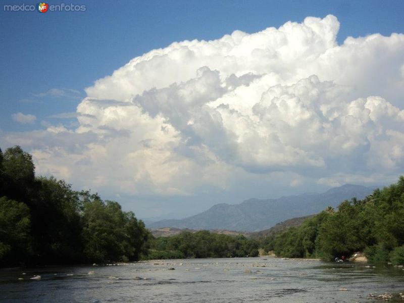Fotos de San Luis De La Loma, Guerrero: Nubes y rio