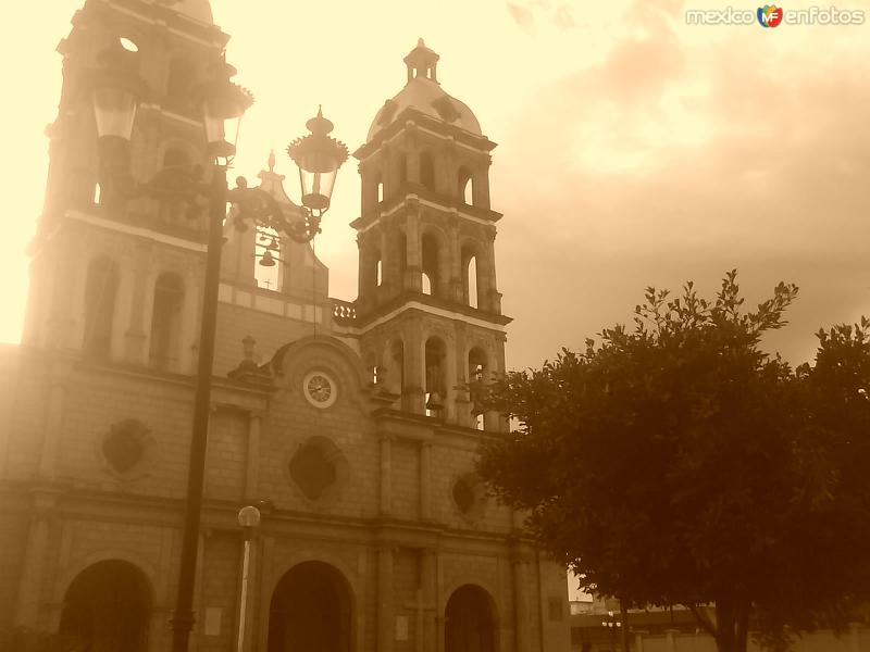 Fotos de Teziutlán, Puebla: catedral en sepia