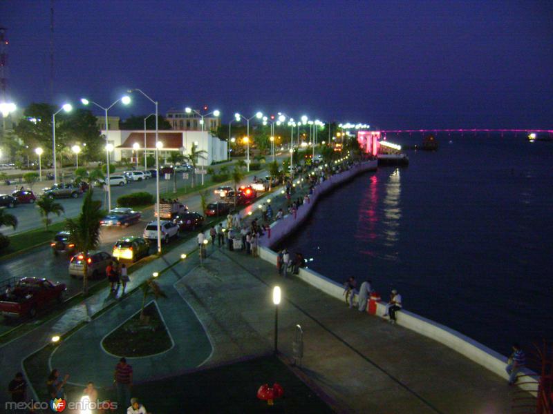 Fotos de Ciudad Del Carmen, Campeche: Vista nocturna del malecón de Cd. del Carmen