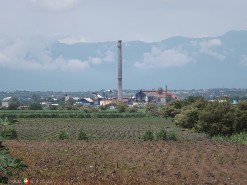 Fotos de Zacatepec De Hidalgo, Morelos: Vista de la ciudad e Ingenio azucarero de Zacatepec. Julio/2012
