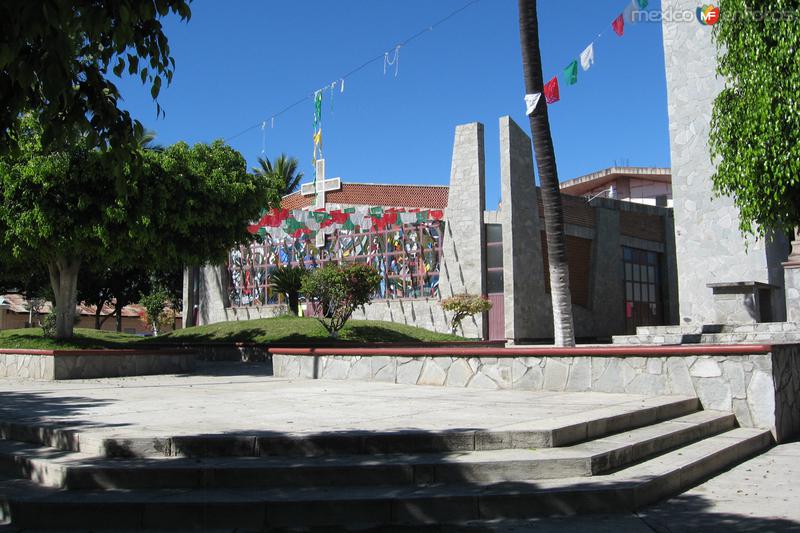 Fotos de Tuxcacuesco, Jalisco: Plaza y Parroquia