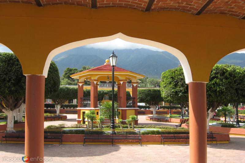 Fotos de Techaluta De Montenegro, Jalisco: Templo, Presidencia y Jardín