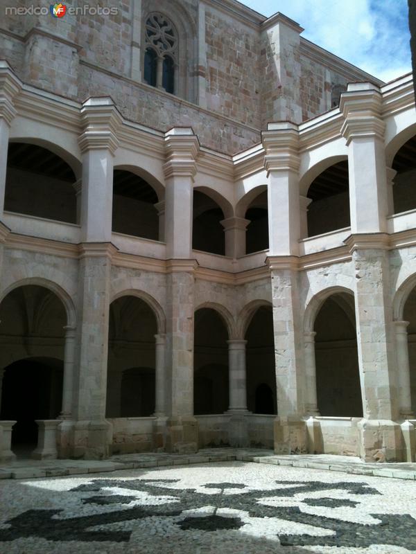 Fotos de Santo Domingo Yanhuitlán, Oaxaca: Claustro del ex-convento de Santo Domingo Siglo XVI. Julio/2014
