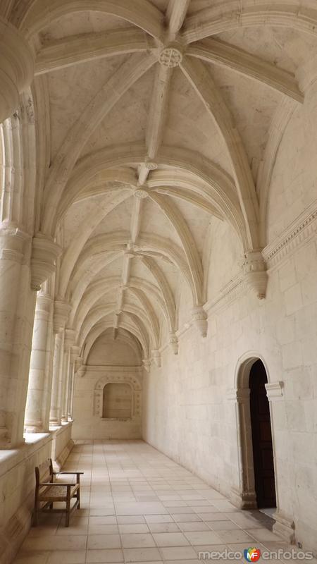 Fotos de Santo Domingo Yanhuitlán, Oaxaca: Pasillos del claustro del ex-convento dominico. Julio/2014