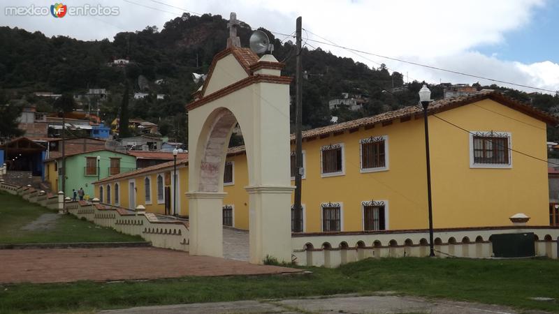 Fotos de Capulálpam De Méndez, Oaxaca: Arco del atrio. Julio/2014