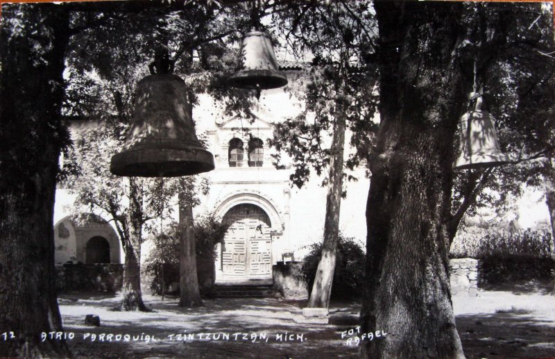 Fotos de Tzintzuntzan, Michoacán: ATRIO E IGLESIA