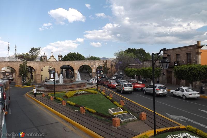 Fotos de Morelia, Michoacán: Fuente de las Tarascas y acueducto de Morelia. Marzo/2016