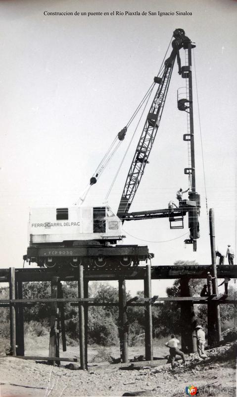 Fotos de San Ignacio, Sinaloa: Construccion de un puente en el Río Piaxtla de San Ignacio Sinaloa