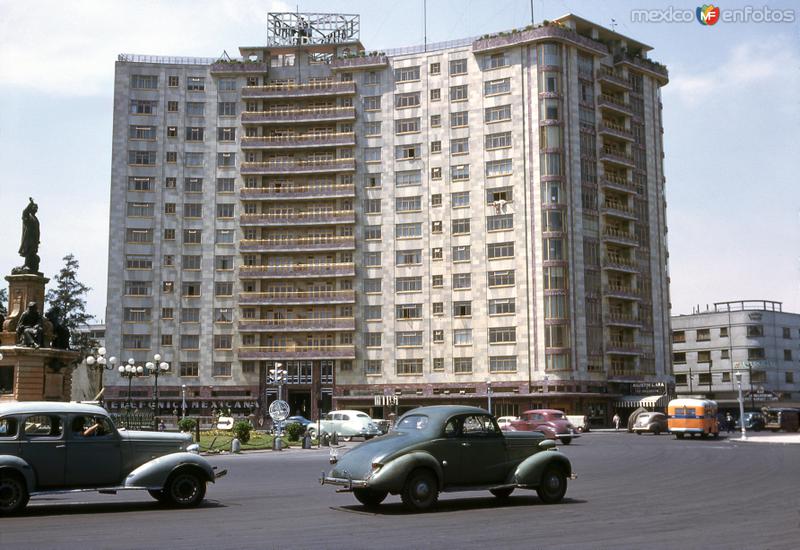 Fotos de Edificio Latinoamericana, Ciudad De México: Edificio Latino Americana y glorieta Colón (1947)