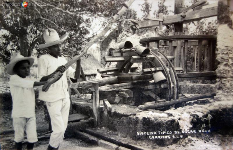 Fotos de Cerritos, San Luis Potosí: Sistema tipico de sacar agua ( Circulada 23 de Agosto de 1939 ).
