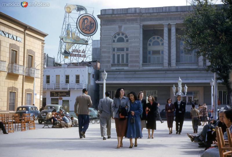 Fotos de Monterrey, Nuevo Leon: Plaza Zaragoza y Casino (1952)