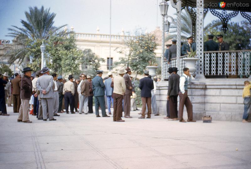 Fotos de Monterrey, Nuevo Leon: Banda de música en la Plaza Zaragoza (1952)