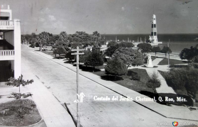 Fotos de Chetumal, Quintana Roo: Costado del Jardin.