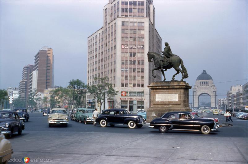 Fotos de Monumento A Carlos IV, Ciudad De México: Paseo de la Reforma, El Caballito (Monumento a Carlos IV) y Monumento a la Revolución (c. 1950)