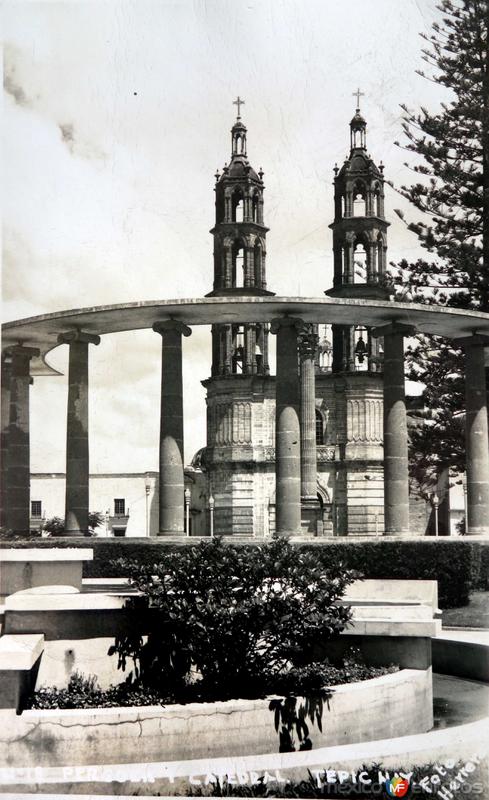Fotos de Tepic, Nayarit: La catedral. ( Circulada el 7 de Agosto de 1955 ).