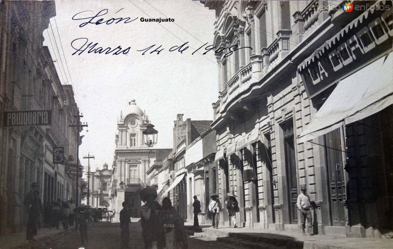 Fotos de Leon, Guanajuato: Escena callejera ( Circulada el 14 de Marzo de 1908 ).