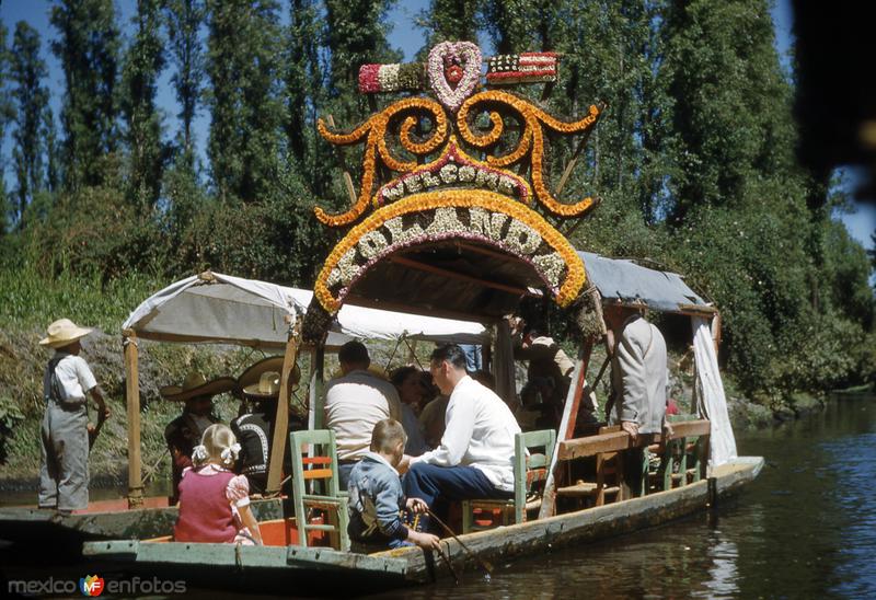Fotos de Xochimilco, Ciudad De México: Trajinera en Xochimilco (1950)