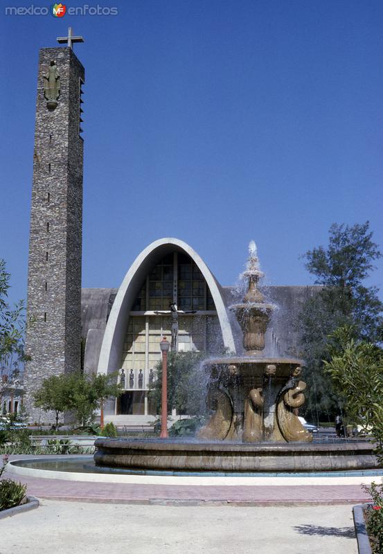 Fotos de Monterrey, Nuevo Leon: Fuente y Templo de la Purísima (1965)