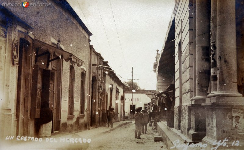 Fotos de Pénjamo, Guanajuato: A un costado del Mercado ( Circulada el 21 de Agosto de 1930 ).