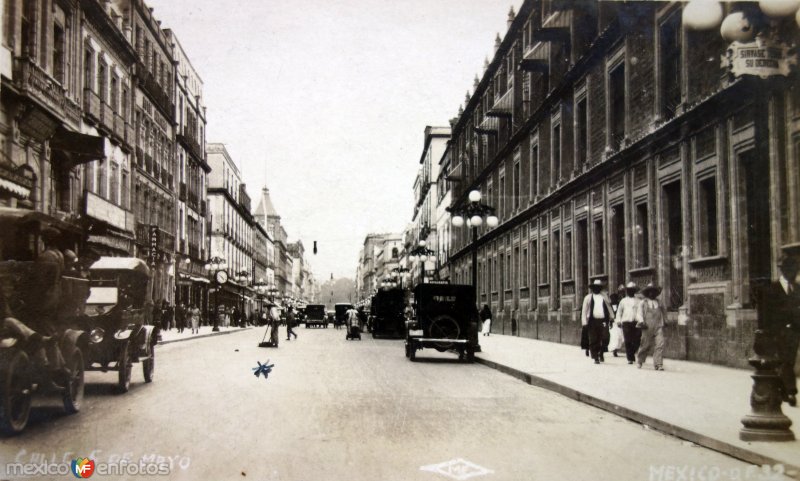 Fotos de Avenida 5 De Mayo, Ciudad De México: Avenida 5 dd Mayo ( Circulada el 15  de Abril de 1944 ).