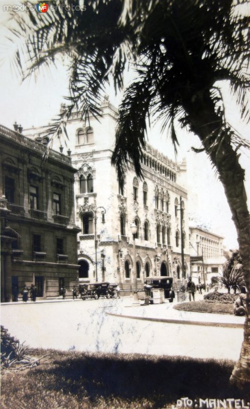 Fotos de Palacio Postal, Ciudad De México: Edificio de correos  por el fotografo Ricardo Mantel ( Circulada el 12 de Abril de 1927 ).