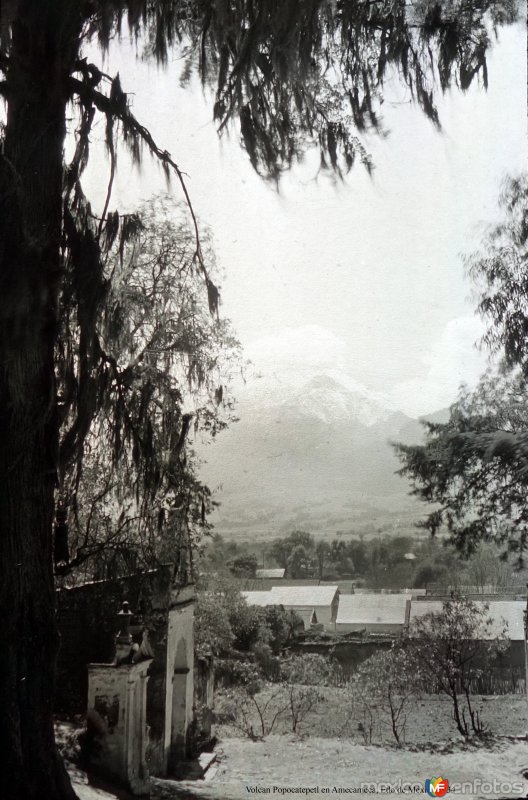 Fotos de Amecameca, México: Volcan Popocatepetl en Amecameca, por el fotógrafo T. Enami, de Yokohama, Japón (1934)