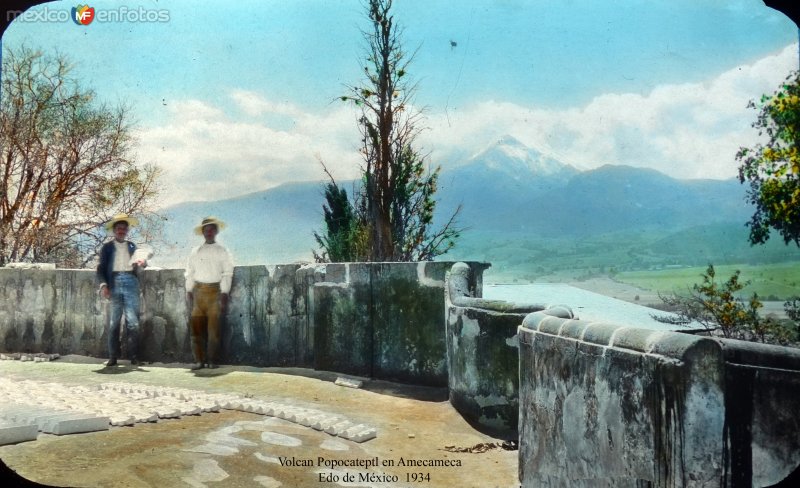 Fotos de Amecameca, México: Volcan Popocateptl en Amecameca, por el fotógrafo T. Enami, de Yokohama, Japón (1934)