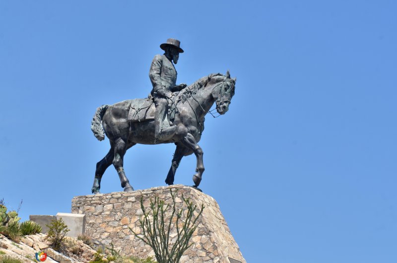 Fotos de Cuatro Ciénegas, Coahuila: Estatua ecuestre de Venustiano Carranza