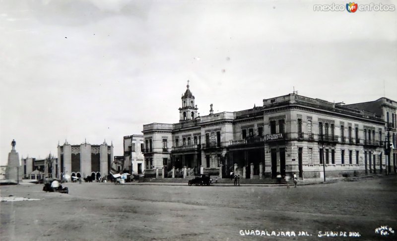 Fotos de Guadalajara, Jalisco: Barrio de San Juan de Dios por el fotografo Romero. ( Circulada el 28 de Junio de 1935 ).