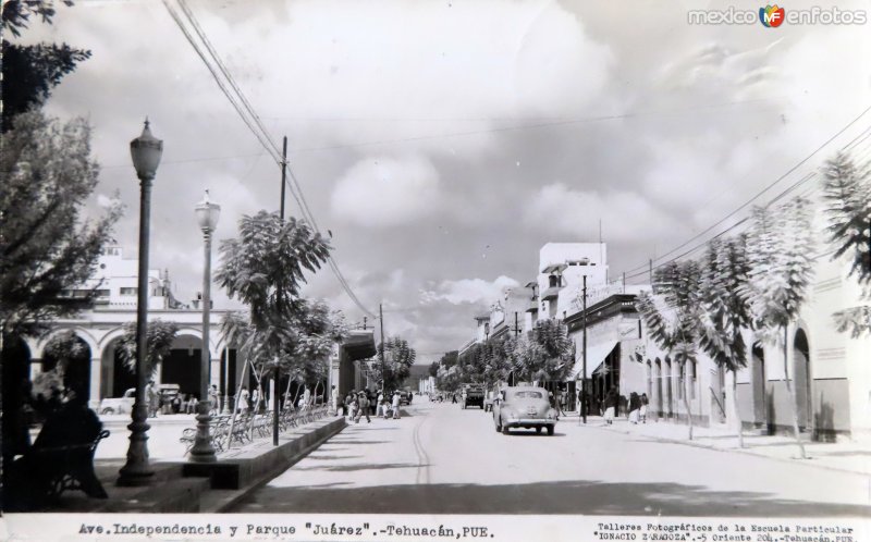 Fotos de Tehuacán, Puebla: Avenida Independencia y Parque Juarez. ( Circulada el 23 de Enero de 1940 ).