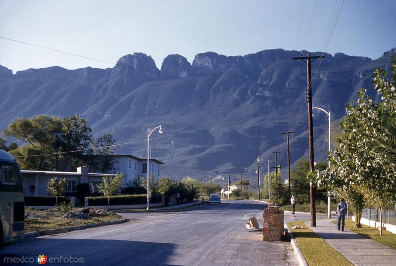 Fotos de San Pedro Garza García, Nuevo León: Calles de San Pedro, con el cerro de la Eme (1954)