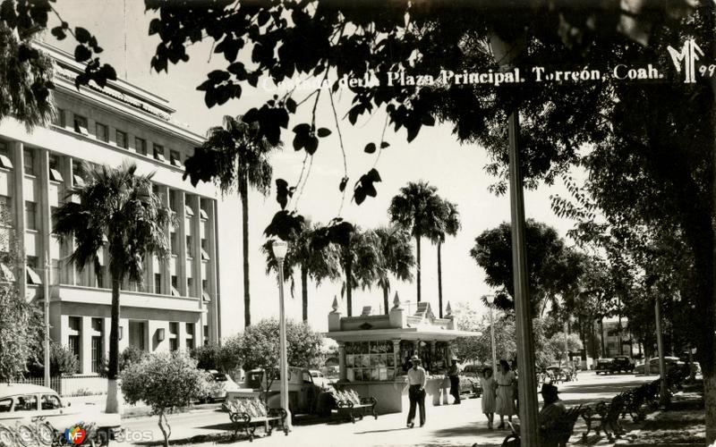 Fotos de Torreón, Coahuila: Costado de la Plaza Principal