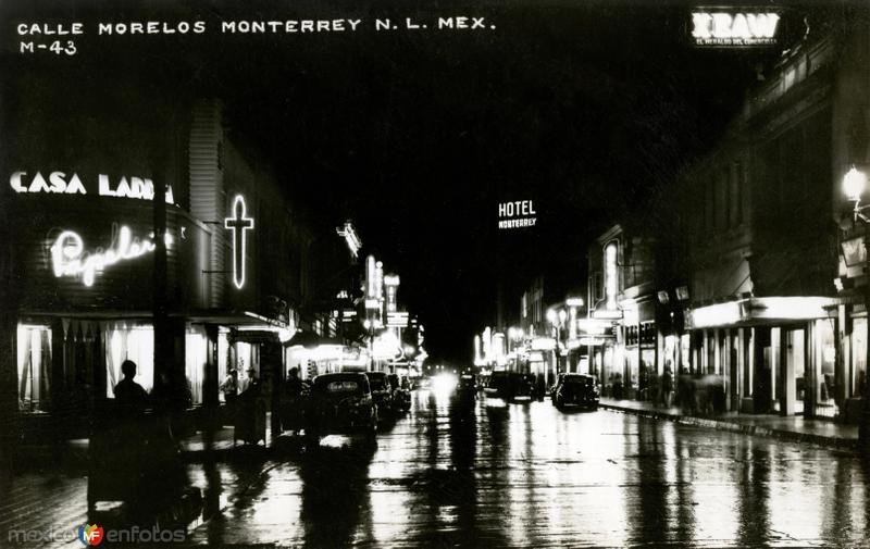 Fotos de Monterrey, Nuevo Leon: Calle Morelos, vista nocturna