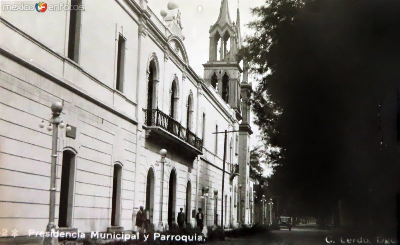 Fotos de Ciudad Lerdo, Durango: Presidencia Municipal y Parroquia.  ( Circulada el 28 de Julio de 1952 ).