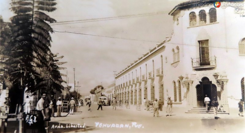 Fotos de Tehuacán, Puebla: Avenida Libertad. ( Circulada el 5 de Abril de 1945 ).
