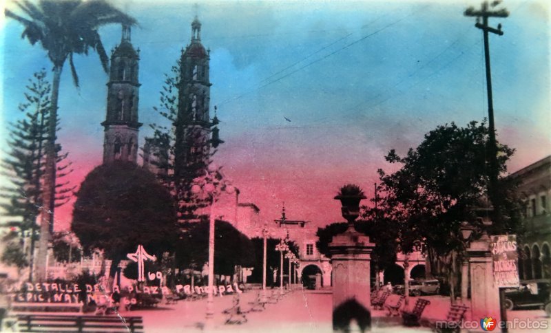 Fotos de Tepic, Nayarit: Un detalle de la plaza principal  ( Circulada el 5 de Junio de 1945 ).