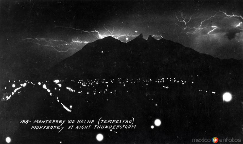 Fotos de Monterrey, Nuevo León: Monterrey de noche, con tempestad