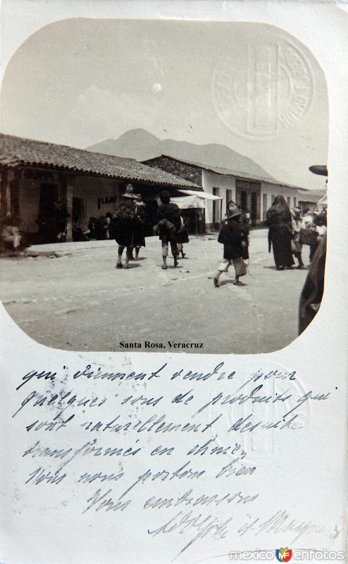 Fotos de Santa Rosa, Veracruz: Escena callejera. ( Circulada el 25 de Junio de 1908 ).