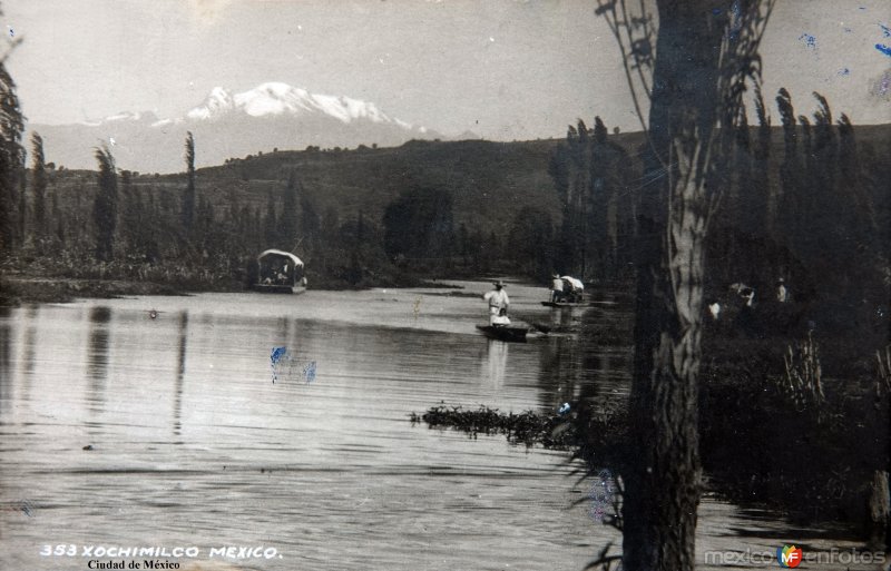 Fotos de Xochimilco, Ciudad De México: Xochimilco  Ciudad de México por el Fotógrafo Hugo Brehme.