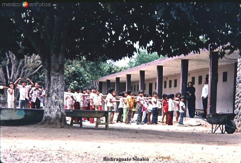 Fotos de Badiraguato, Sinaloa: Alumnos de primaria formandose Badiraguato Sinaloa