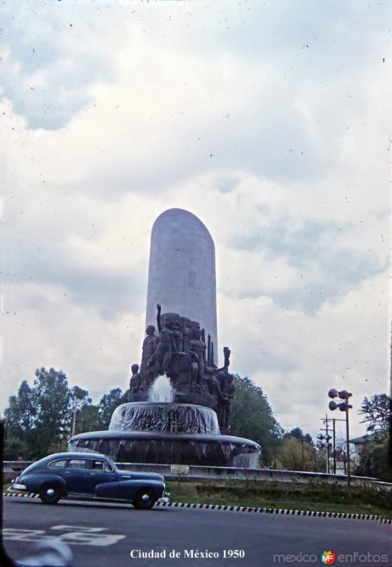Fotos de Ciudad De México, Distrito Federal: La Fuente de petroleos 1950.