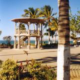 Plaza a la orilla del mar (1998)