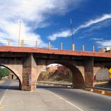 Puente sobre el viaducto