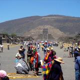 Vendedores en la Calzada de los Muertos