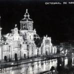 Catedral Metroplitana iluminada de noche