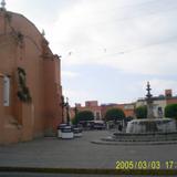 COSTADO DE LA PARROQUIA Y PLAZA