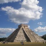 PIRAMIDE DE KUKULKAN VIENDO AL CIELO