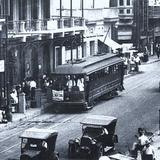 Tranvia de madera en la calle Muelle